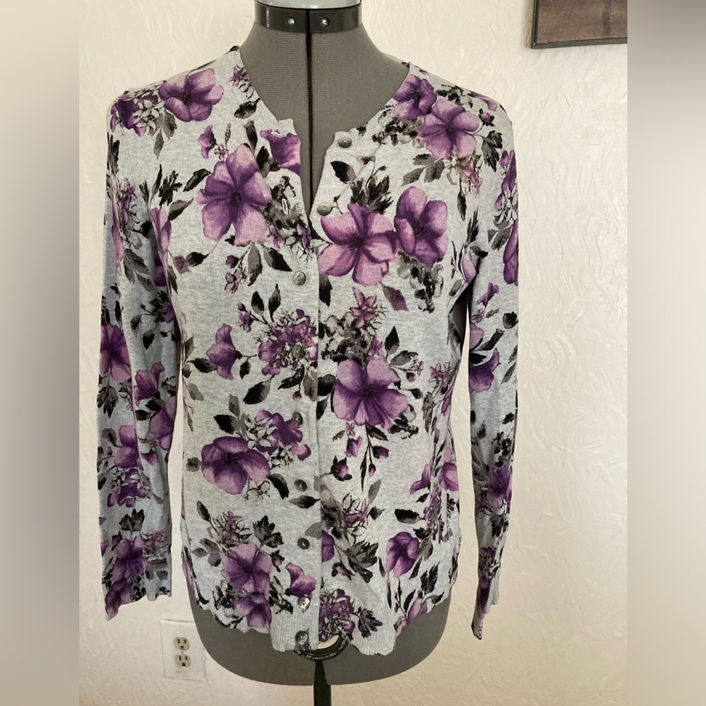 ๐ฅ Bundle of 9 pieces include :3 Dresses,1 sweater,2 tank,1 skirt,2 tops, size S - Picture 5 of 13